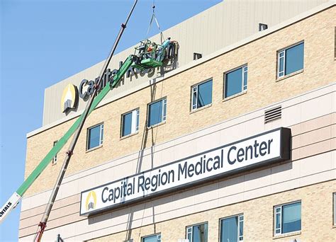 Capital Region Medical Center gets new exterior sign | Jefferson City News Tribune