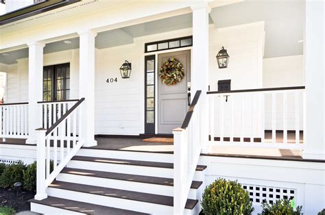 Modern Farmhouse Porch, Farmhouse Front Porches, Farmhouse Exterior, Front Porch Railings, Front ...