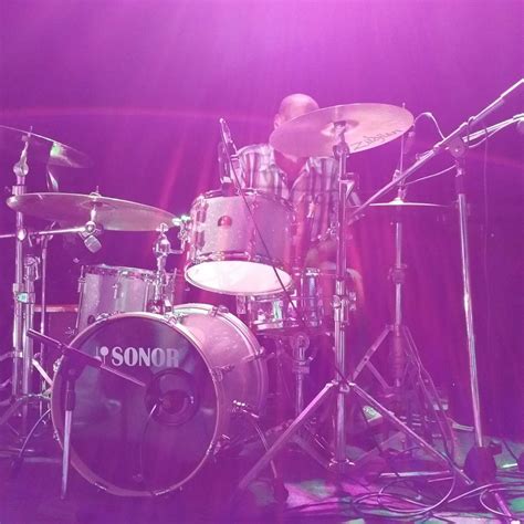 Dave Drums Lewis