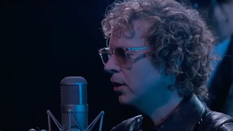 Beck Performs “Thinking About You” on Kimmel: Watch