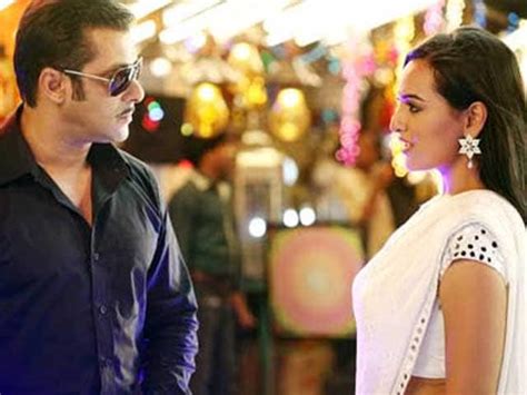 Sonakshi Sinha Thanks Salman Khan on Dabangg's Fifth Birthday