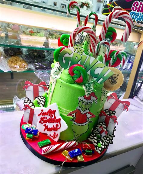 Grinch Birthday Cake - CakeAway