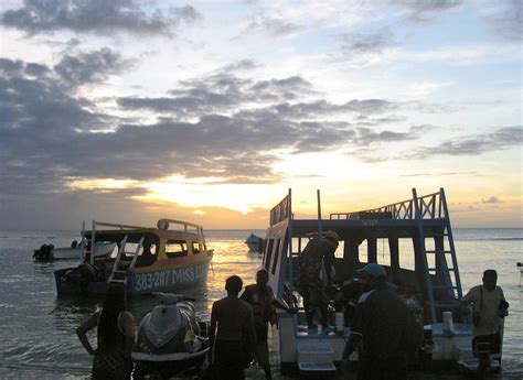 Sunset at end of boat trip | Shiraz Chakera | Flickr