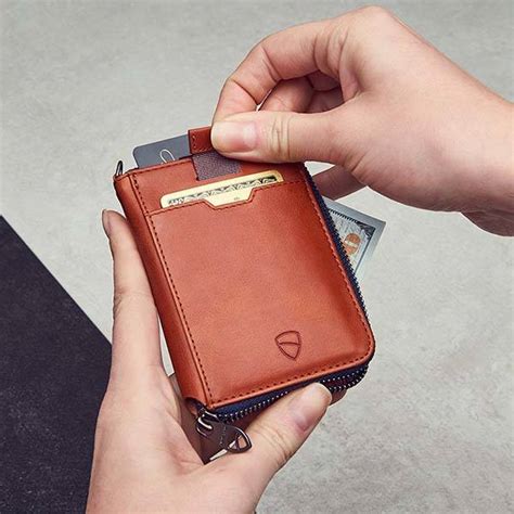 Vaultskin Notting Hill Slim Leather Zip Wallet with RFID Protection | Gadgetsin
