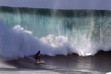 Huge waves challenge Southern California surfers, lifeguards - LA Times