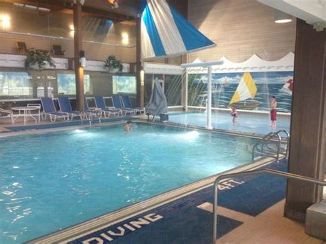 Indoor pool with splash area - Picture of Maumee Bay Lodge and ...