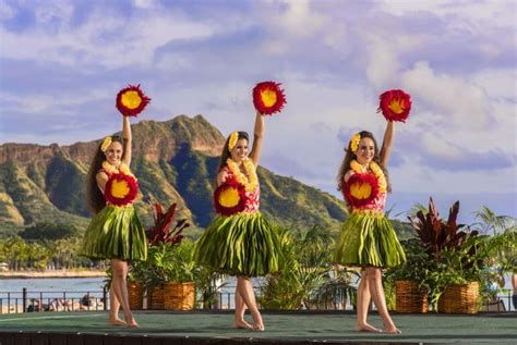 16 Best Oahu Luau for Kids (2023)