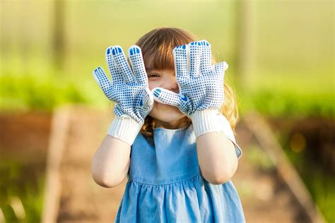 Gardening Gloves for Children - Kids Do Gardening