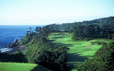 Guide To Beautiful And Inspiring Golf Courses From Around The World