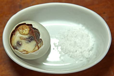 Balut: How to eat the Philippines' fertilized duck egg | CNN