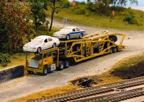 The Crown Vics ETC Blog: HO Scale Auto Transport Truck With Crown Vics!