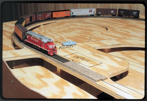 Build a table for a small model railroad | ModelRailroader.com