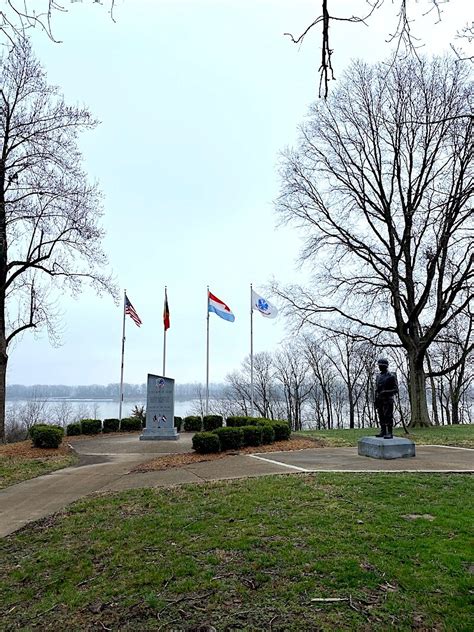 Jefferson Barracks Park: Mississippi River Greenway Trail - thatawaydad.com