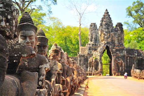 Angkor Thom in Siem Reap - Temple in Angkor Archeological Park – Go Guides