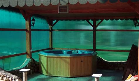 Hot Tub Privacy Screen Ideas For Any Space - PoolsWiki