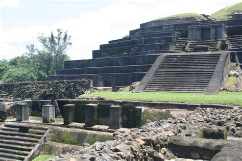 El Roble Tours and Shuttles of El Salvador: Tazumal