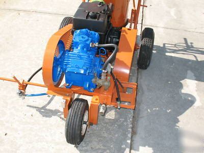 Parking lot paint striping machine for large jobs