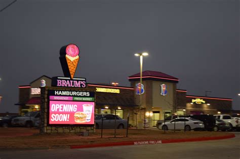 Braum's puts up signage, posts electronic message with opening date