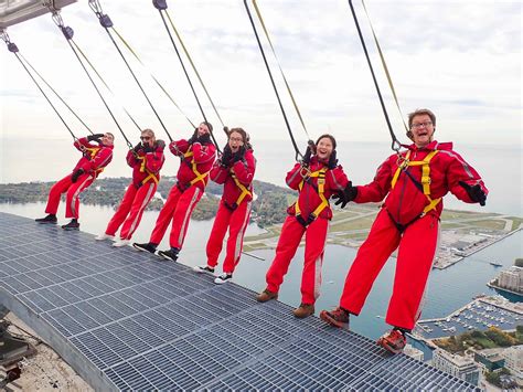 Der EdgeWalk auf dem CN Tower in Toronto