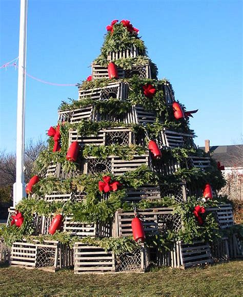 HomelySmart | 15 Weird Christmas Tree That Will Blow Your Mind - HomelySmart