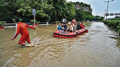 Delhi flood: Yamuna water reaches near Supreme Court, remains over ...