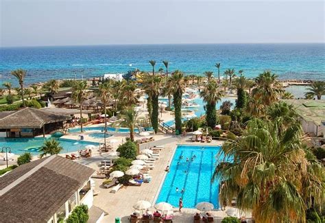 Adams Beach Hotel: Beautiful morning at Adams Beach Hotel with an AMAZING sea view..!!!