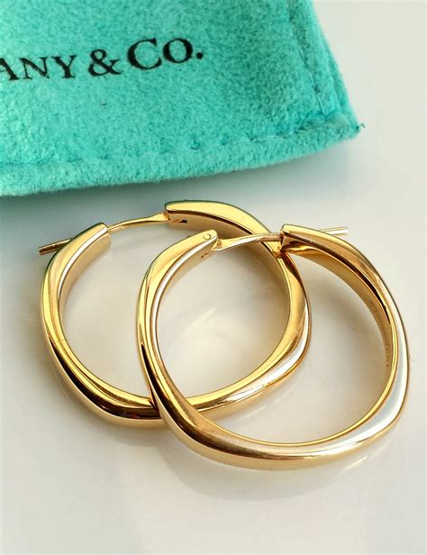 Tiffany & Co. Vintage 18k Yellow Gold Large Hoop Earrings 25mm diamete - Bloomsbury Manor Ltd