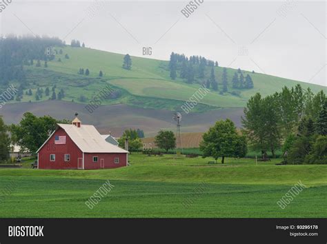 American Barn Image & Photo (Free Trial) | Bigstock