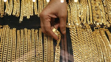 Gold premiums fall in India amid drop in prices