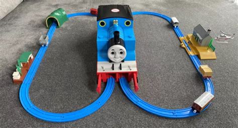 TOMY TRACKMASTER THOMAS The Tank Engine Giant Thomas and Track Set £100.00 - PicClick UK