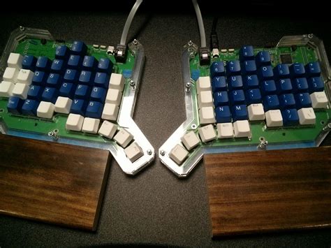 Just finished my custom split mechanical keyboard : MechanicalKeyboards - MECHKEYS