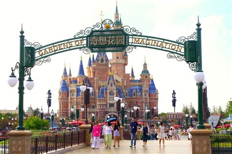 Disney and more: Shanghai Disneyland Introduces New Seasonal Pass to Celebrate the Fall and ...