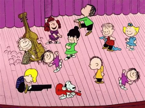 Peanuts Dance GIF - Peanuts Dance Happy December - Descobreix i comparteix GIF