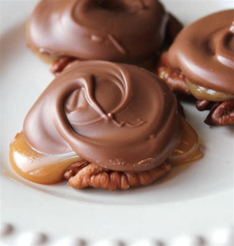 Chocolate Caramel and Pecan Turtle Clusters – What2Cook