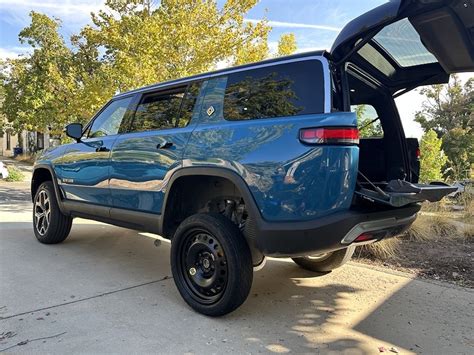 Rivian R1S with donut spare tire installed | Rivian Forum – Rivian R1T & R1S News, Pricing ...