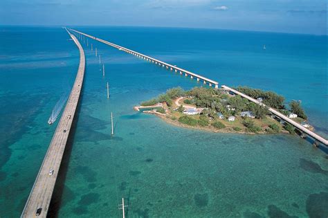 roadway to the Florida Keys | Florida tourist attractions, Key west ...