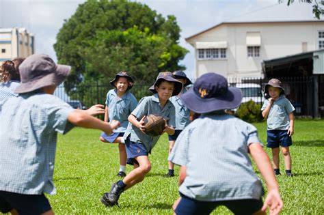 Andrew Watson Photography: Kids playing school sport, Cairns