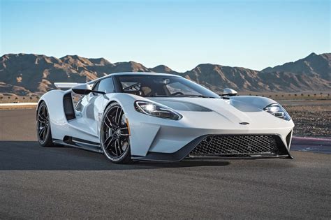 2017 Ford GT Makes 647 HP, 550 LB-FT, Goes 216 MPH!