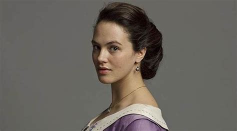 Jessica Brown Findlay explains why she quit playing Sybil in 'Downton ...