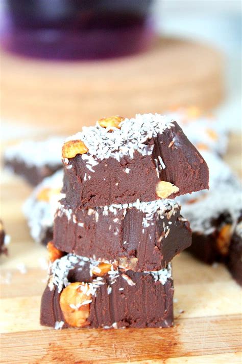 Super Easy 2 Ingredients Fudge | TheBestDessertRecipes.com