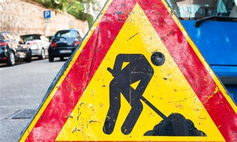 Road Construction Signs – Meaning & Safety Tips - DriveeUAE