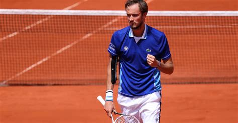 Medvedev pushing for return to top of world rankings - HIT 96.7 - The ...