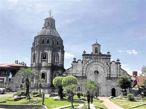 DPWH inspects leaning belfry in Bacolor | Inquirer News