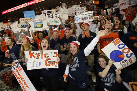 The best signs from ESPN’s ‘College GameDay’ at UVA | UVA Today