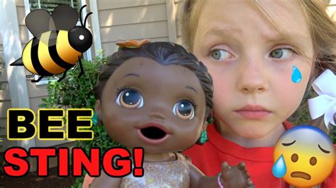 BABY ALIVE gets STUNG by a BEE! The Lilly and Mommy Show! The TOYTASTIC ...