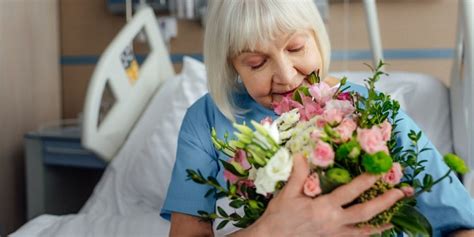 Bouquet Etiquette: Dos and Don'ts of Giving Flowers - lavaindy