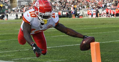 Tyreek Hill injury update: Chiefs WR says 'my foot's bad' after win over Ravens | Sporting News ...