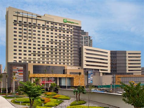 Holiday Inn Hotel & Suites Makati Hotel by IHG