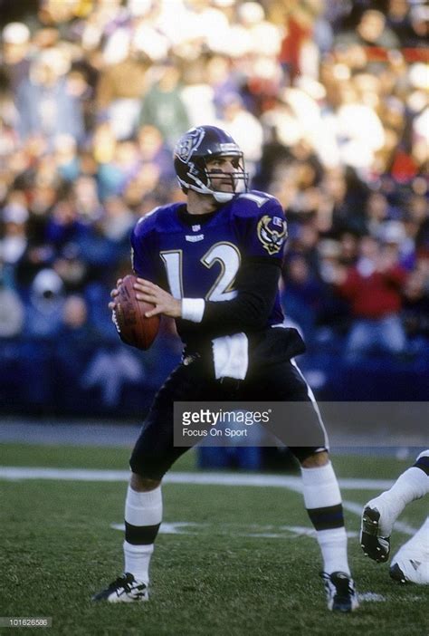 Quarterback Vinny Testaverde of the Baltimore Ravens drops back to ...