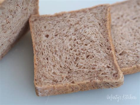 Minty's Kitchen: Brown Flaxseed Bread